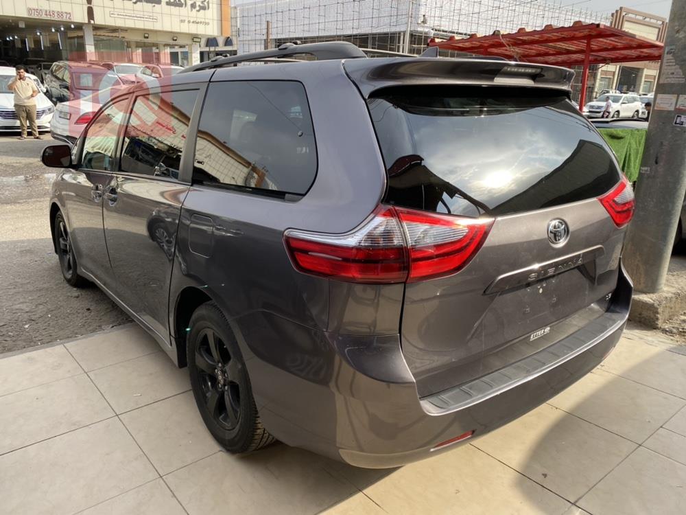 تۆیۆتا سیانا